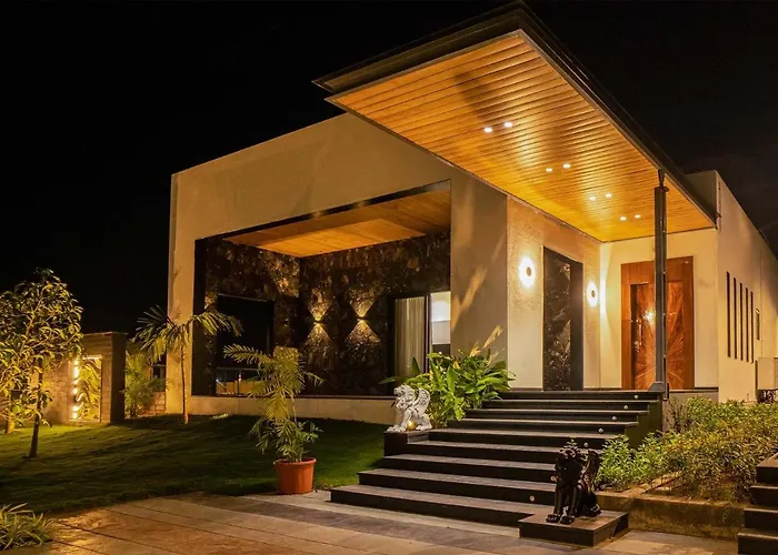 Le Bon Horizon: Hillside Elegance with Pool and Gazebo near Sula Villa Nashik